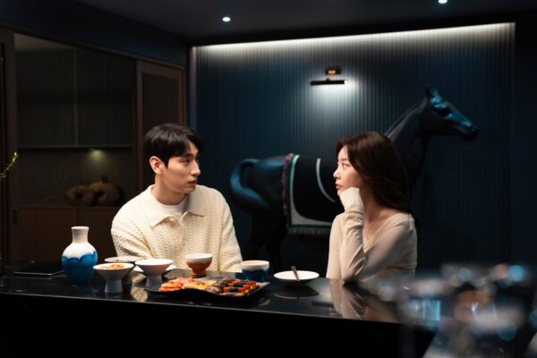 쿠팡플레이 시리즈 드라마 새벽 2시의 신데렐라 첫 공개